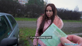 Public Agent - Zeynep Rossa auf dem Parkplatz aufgegriffen