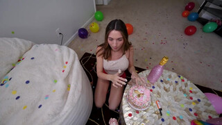Brooke Tilli bekommt eine besondere Torte