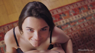 WOWGIRLS - Hayli Sanders und Bella Spark in der Küche