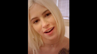 Kiara Cole feiert das neue Jahr, indem sie lernt, den Schwanz ihres Stiefbruders zu streicheln