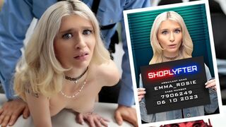 Emma Rosie sagt, sie ist unschuldig, aber sie ist schnell, ihre Sünden zu bekennen und den Schwanz des Cop zu bekommen