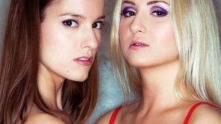 Heiß lesbisch saugen von Cayla Lions und Silvie Luca