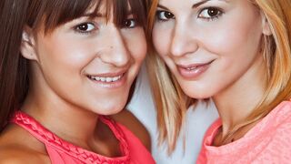Wild lesbische Party ungarischer Freundinnen mit Candy Sweet und Cindy Loarn