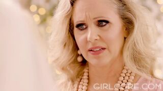 Stiefmutter Julia Ann möchte ihre Gefühle vor der Hochzeit ihrer Tochter bekennen