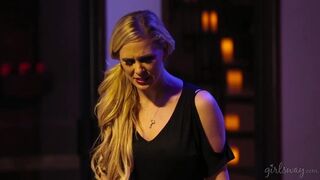Cherie Deville und Mercedes Carreras heiße lesbische Fetis Abenteuer