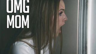 Mädchen beobachtet ihre Stiefmutter mit ihrem Lehrer im heißen lesbischen Spiel